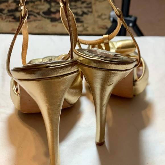SOLD 10 badgley mischka gold foil leather bow heels - Picture 8 of 13